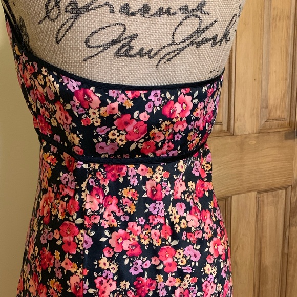 100% Silk Express Dress - Picture 4 of 8